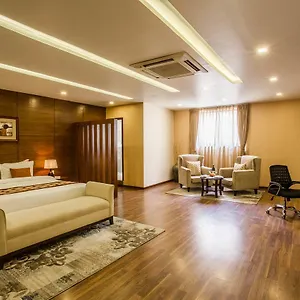 Hotel Yatri Suites And Spa